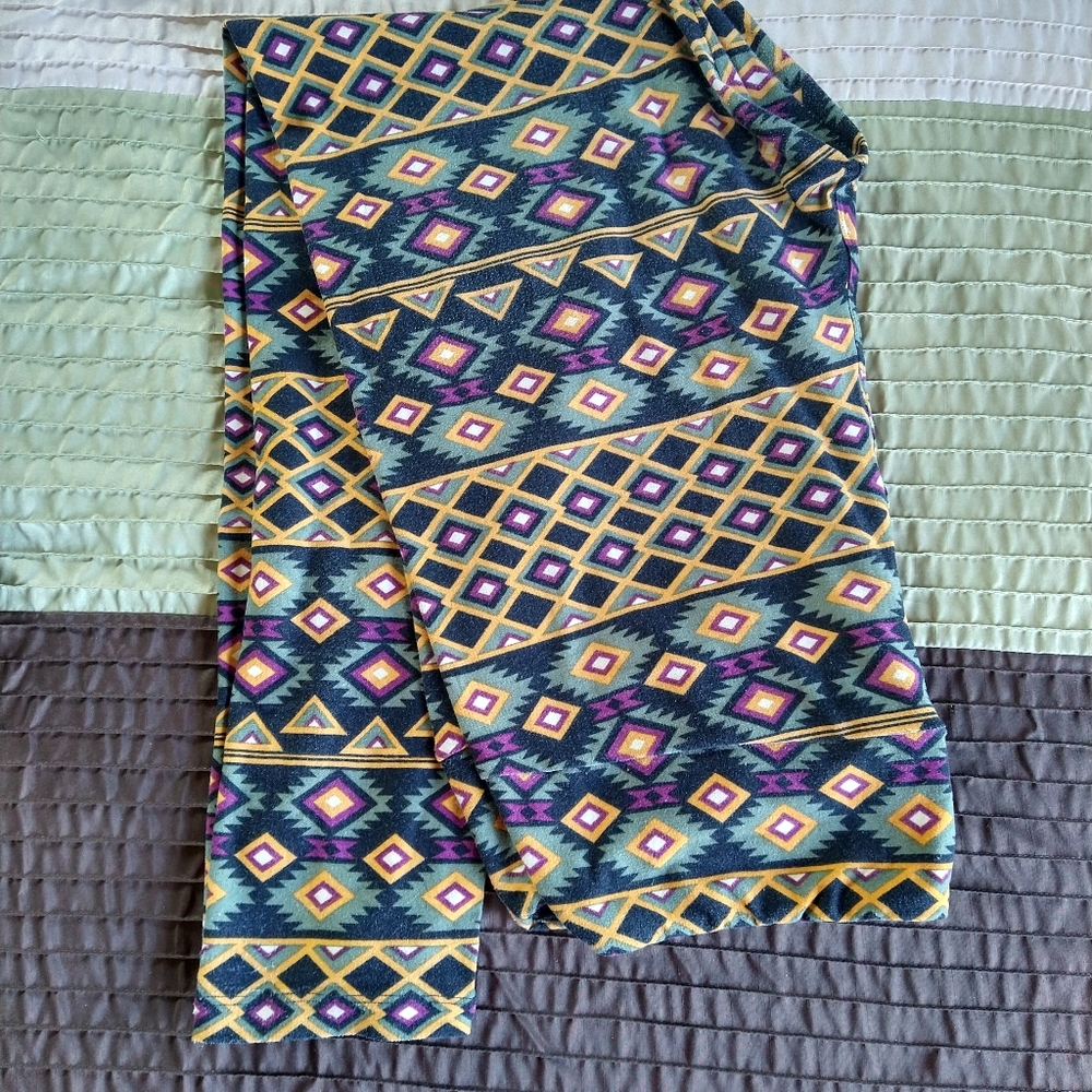 LuLaRoe Tall and Curvy size leggings.